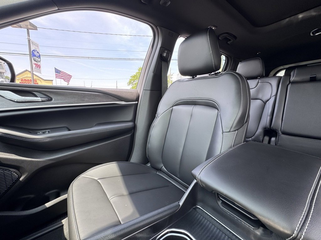 New 2025 Jeep Grand Cherokee Limited w/ Black Appearance Package image 14