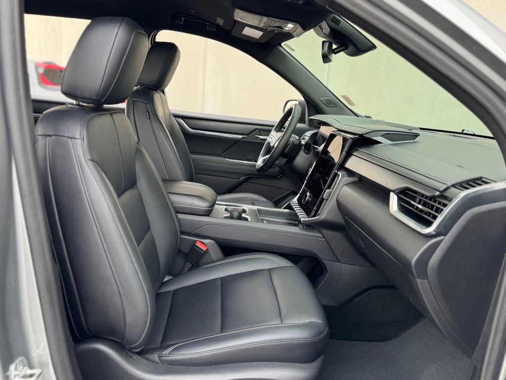 Used 2024 GMC Acadia Elevation image 26