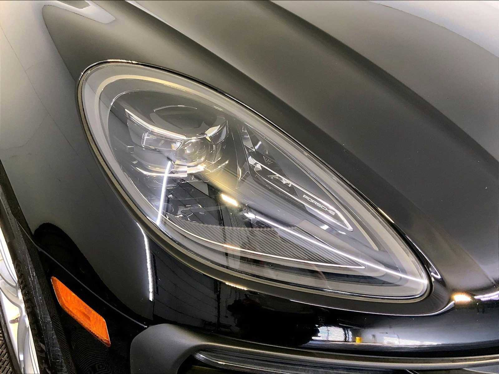 Certified 2023 Porsche Macan image 12