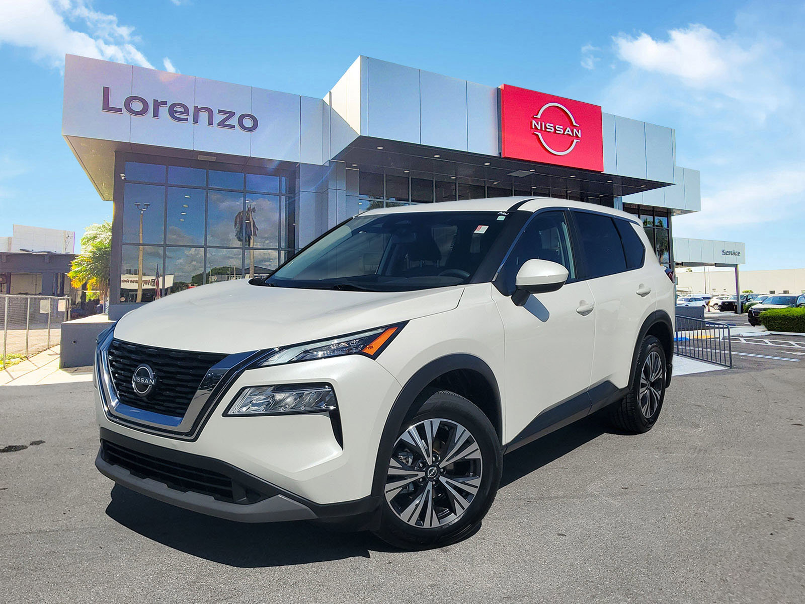 Used 2023 Nissan Rogue SV image 1
