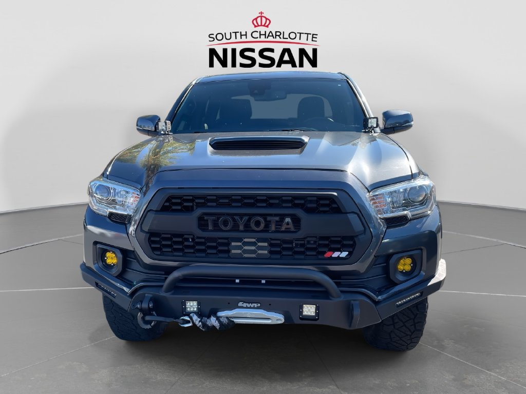 Used 2020 Toyota Tacoma TRD Sport AWD/4WD image 2