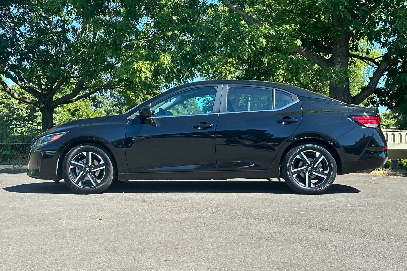 Used 2024 Nissan Sentra SV FWD image 5