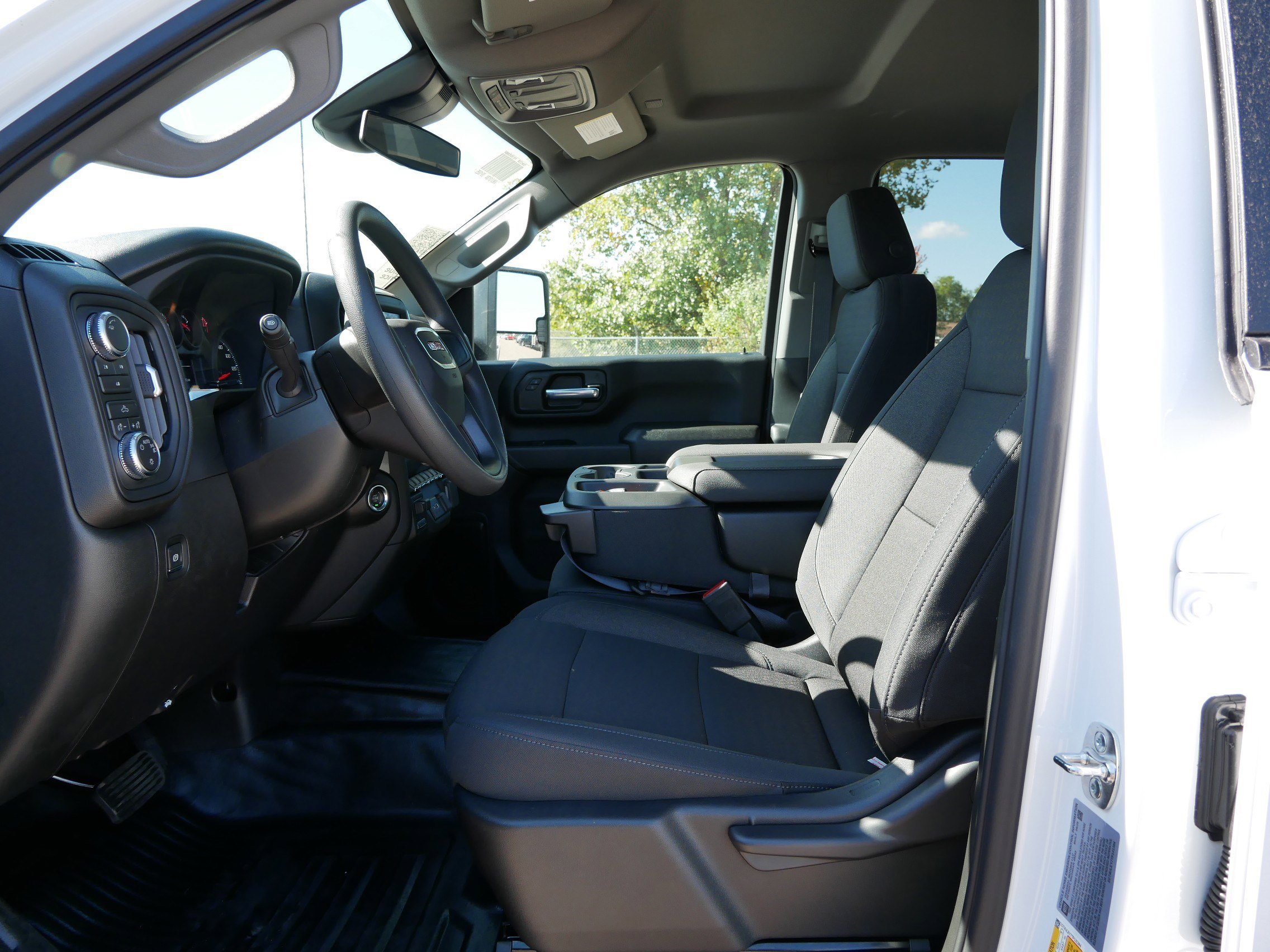 New 2026 GMC Sierra 2500 Pro w/ Convenience Package image 11