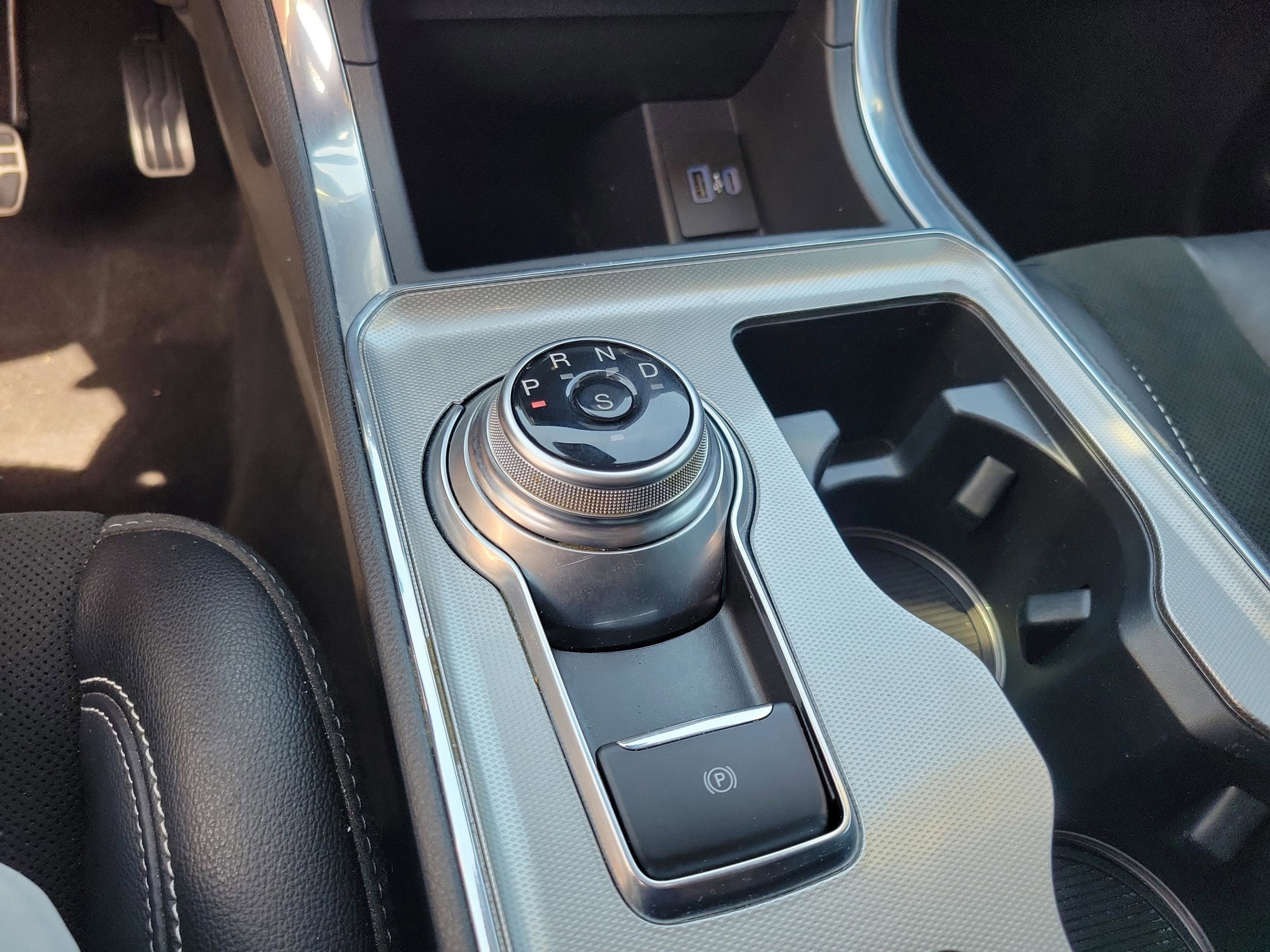 Used 2022 Ford Edge ST image 18