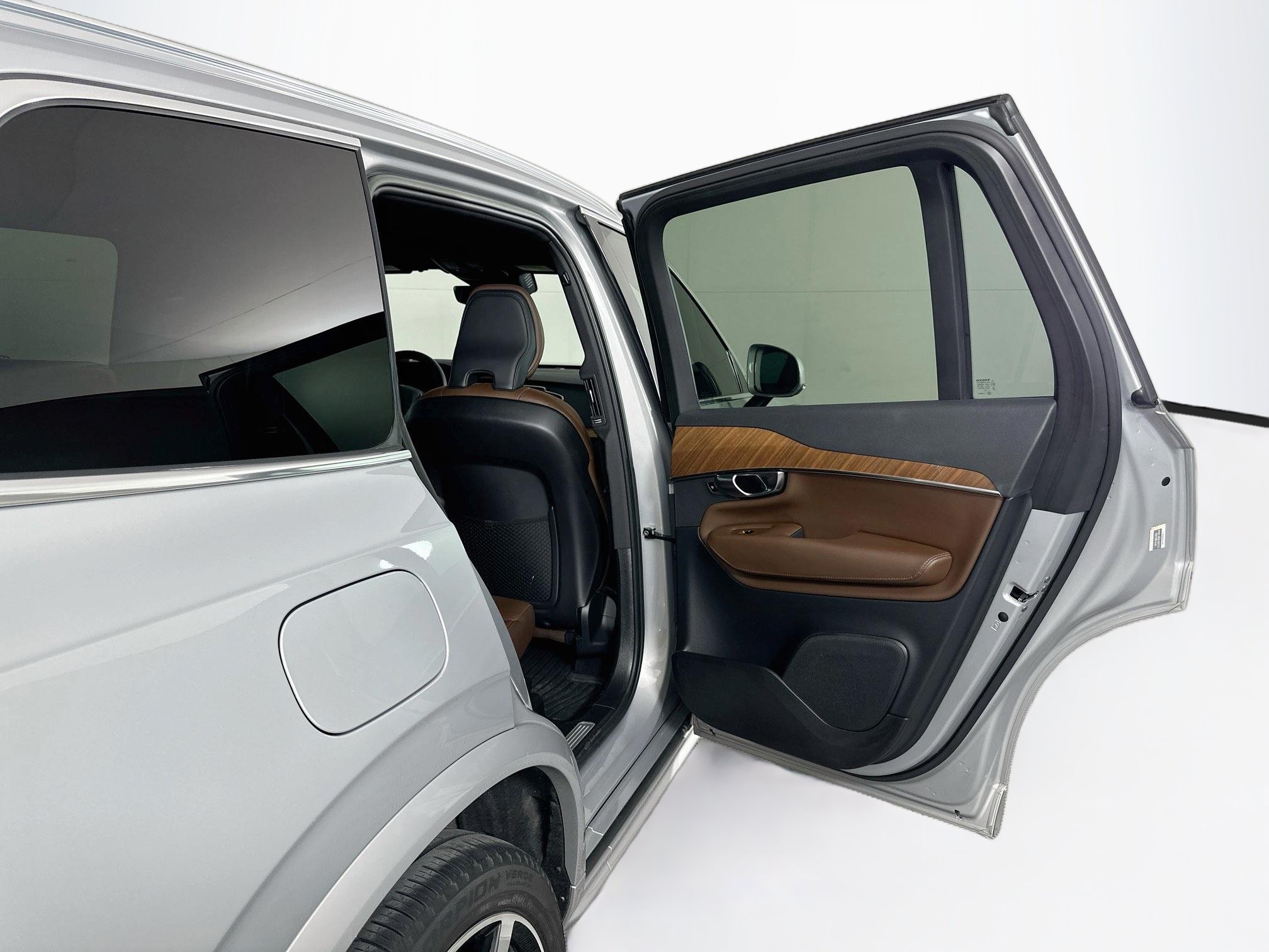 Used 2023 Volvo XC90 B6 Plus AWD/4WD image 33