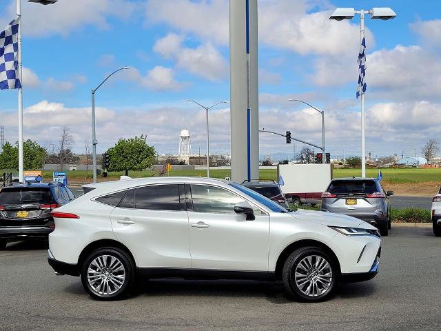 Used 2024 Toyota Venza XLE AWD/4WD image 3