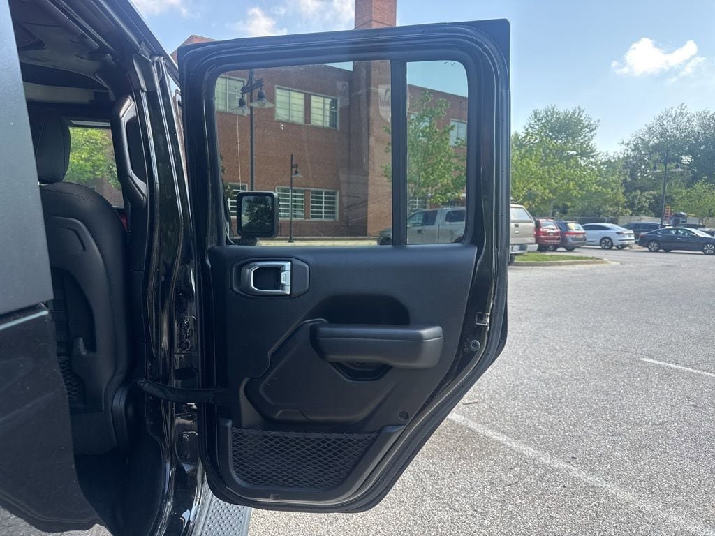 Used 2021 Jeep Gladiator Rubicon w/ Cold Weather Group AWD/4WD image 29