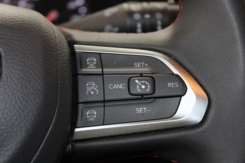 Used 2025 Jeep Compass Trailhawk AWD/4WD image 44