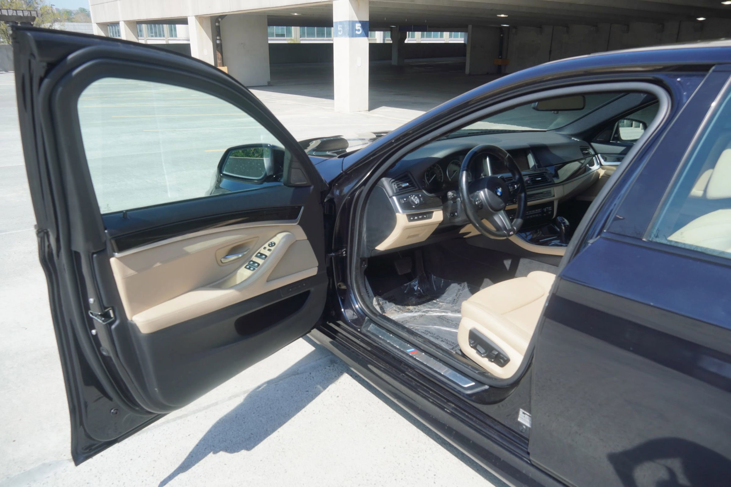 Used 2016 BMW 550i xDrive Sedan AWD/4WD image 30