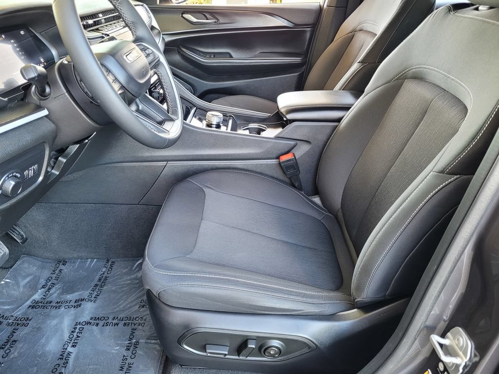 Used 2024 Jeep Grand Cherokee L Laredo AWD/4WD image 9