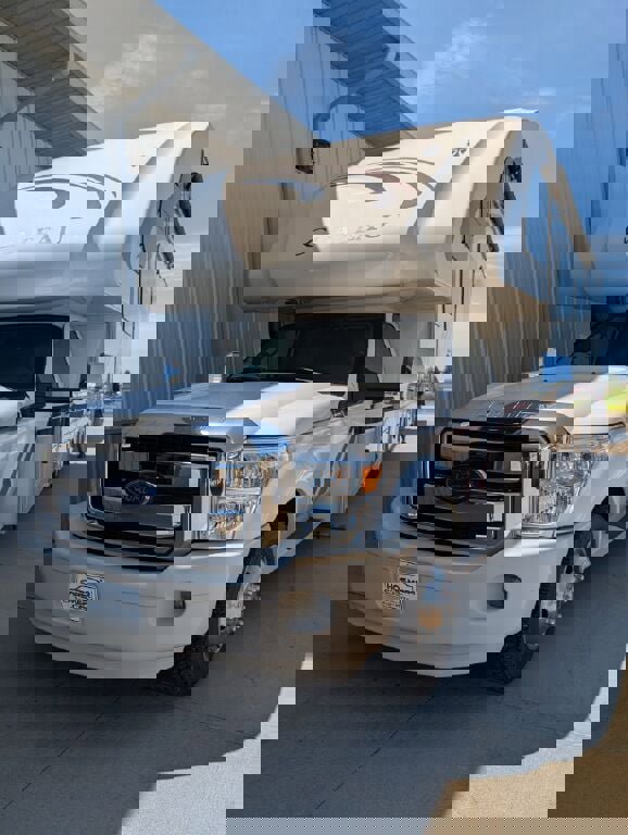 Used 2014 Ford F550 2WD Regular Cab Super Duty image 6