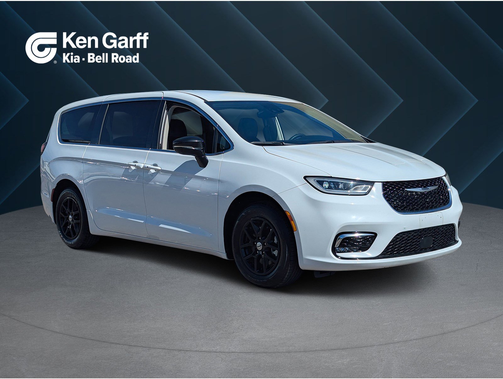 Used 2024 Chrysler Pacifica Touring-L