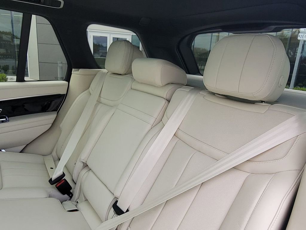 New 2026 Land Rover Range Rover SE image 15