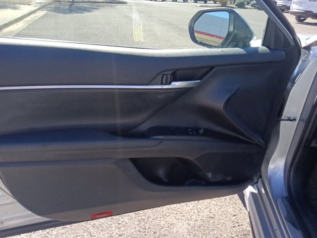 Used 2024 Toyota Camry SE image 11