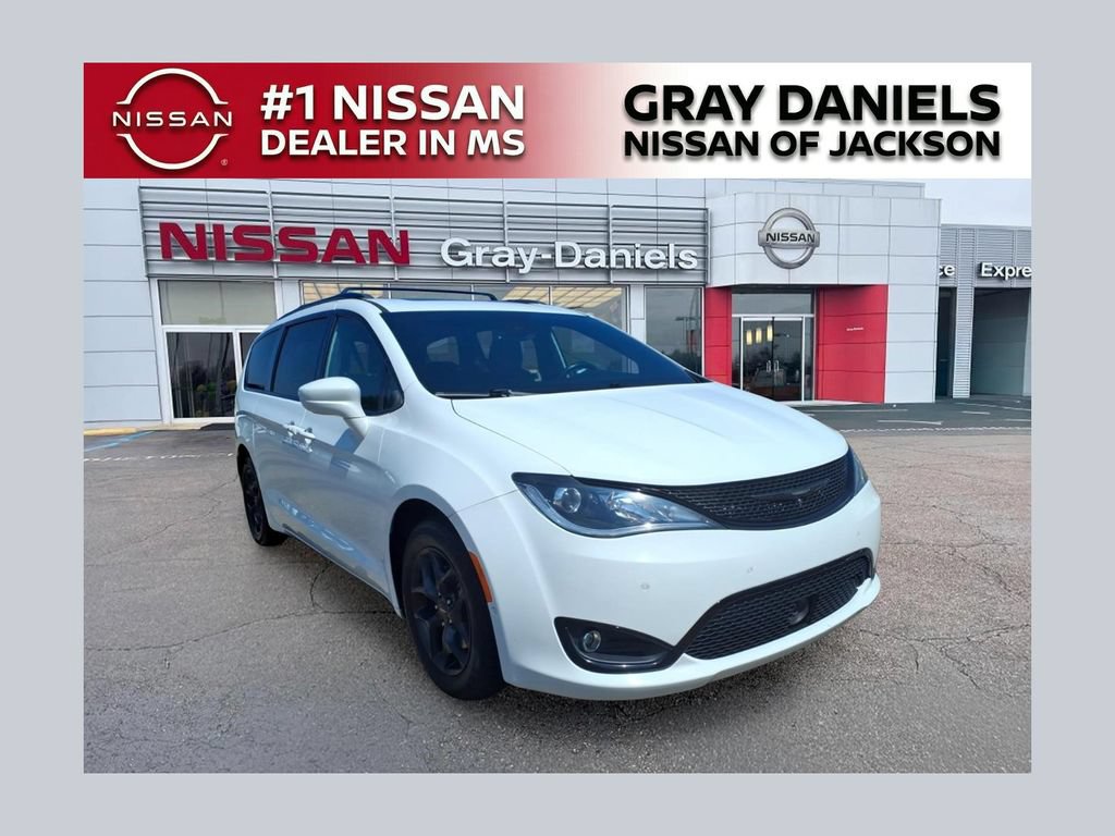 Used 2020 Chrysler Pacifica Touring-L Plus FWD image 1