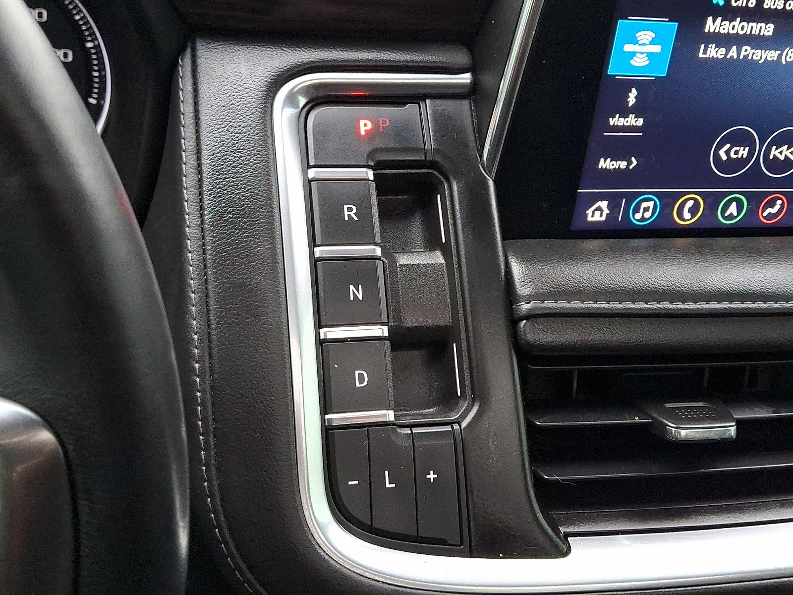 Used 2021 Chevrolet Tahoe LT w/ Luxury Package image 18