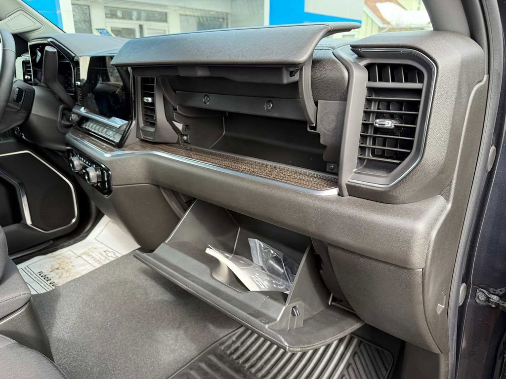 Used 2024 Chevrolet Silverado 1500 LT image 37