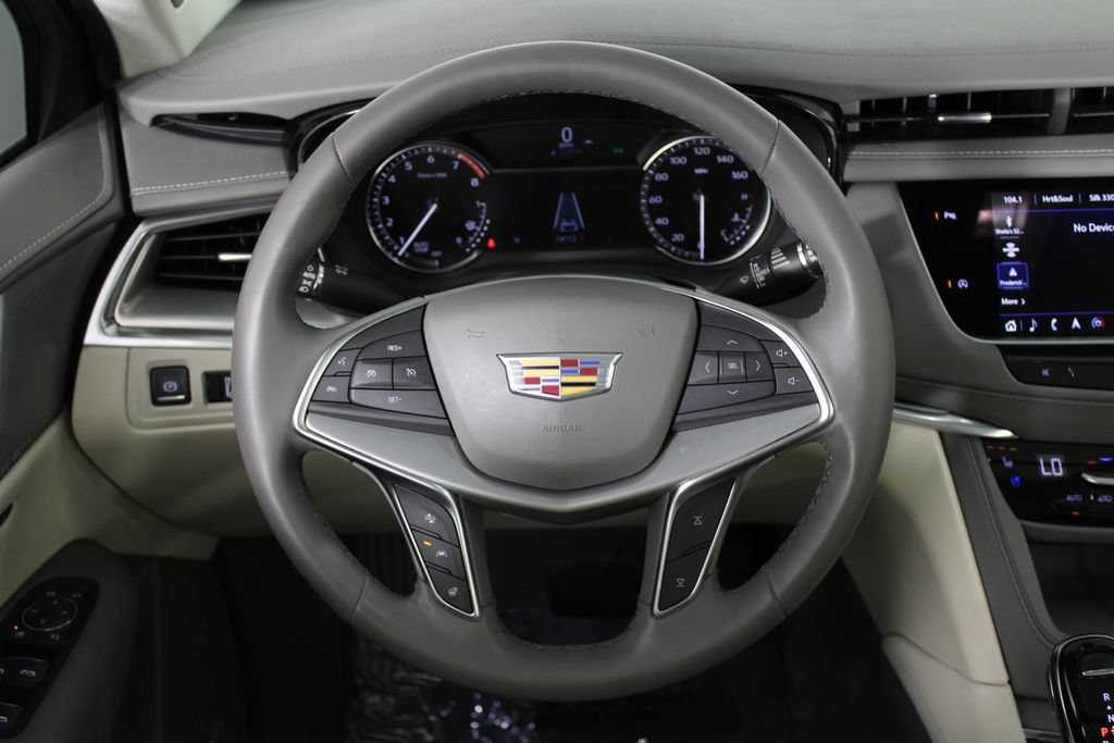 Used 2025 Cadillac XT5 Premium Luxury FWD image 8