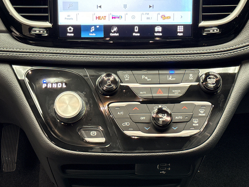 New 2026 Chrysler Pacifica Select image 11