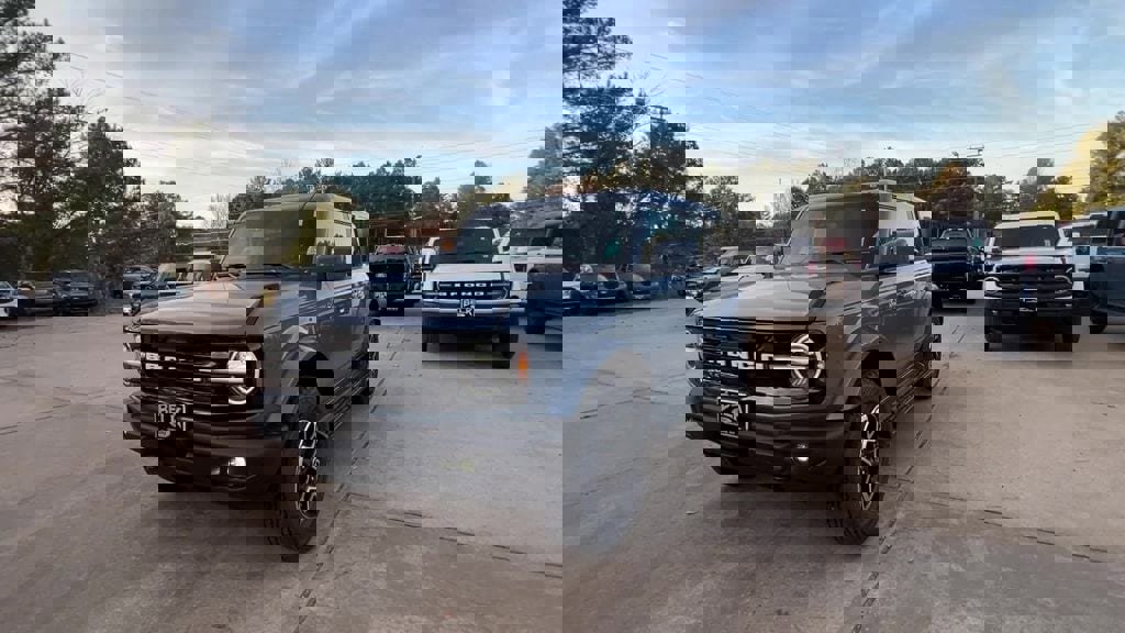 New 2025 Ford Bronco Outer Banks image 2