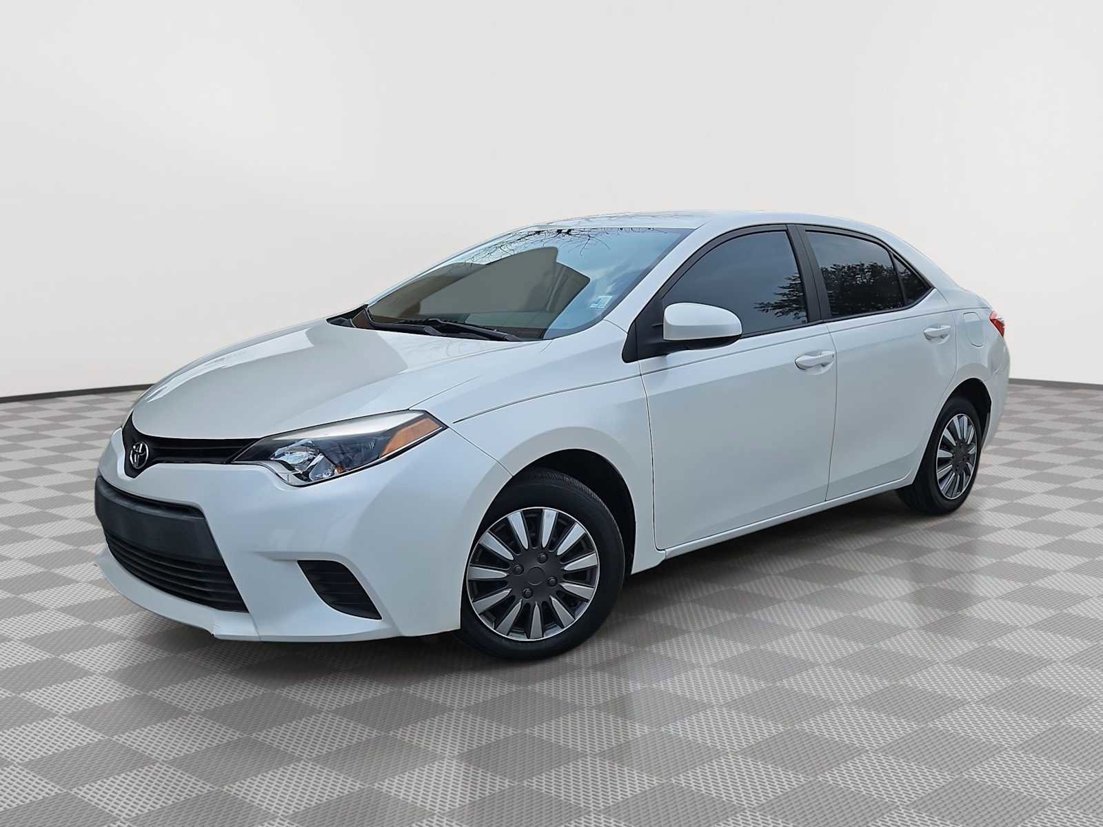 Used 2014 Toyota Corolla LE image 1