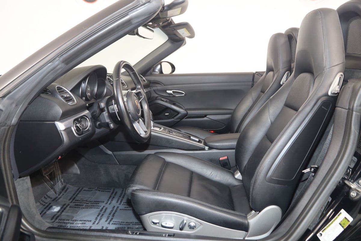 Used 2017 Porsche 718 Boxster RWD image 11