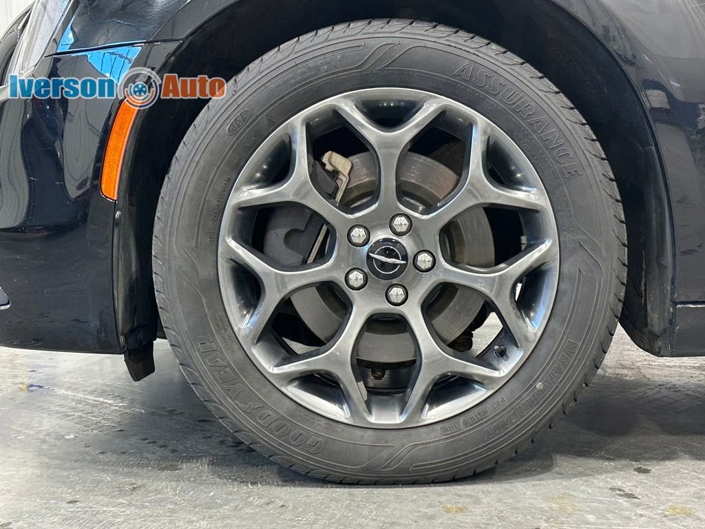 Used 2018 Chrysler 300 S w/ Beats Audio Group image 10