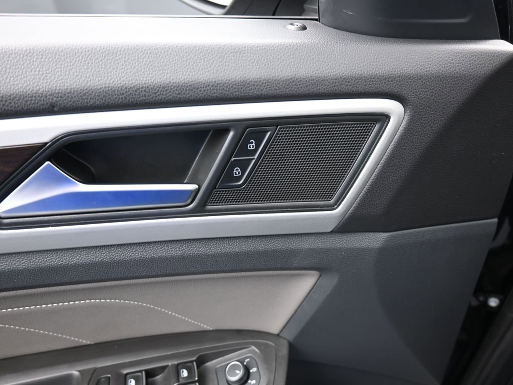 Used 2022 Volkswagen Atlas SE w/ Black Wheel Package image 14