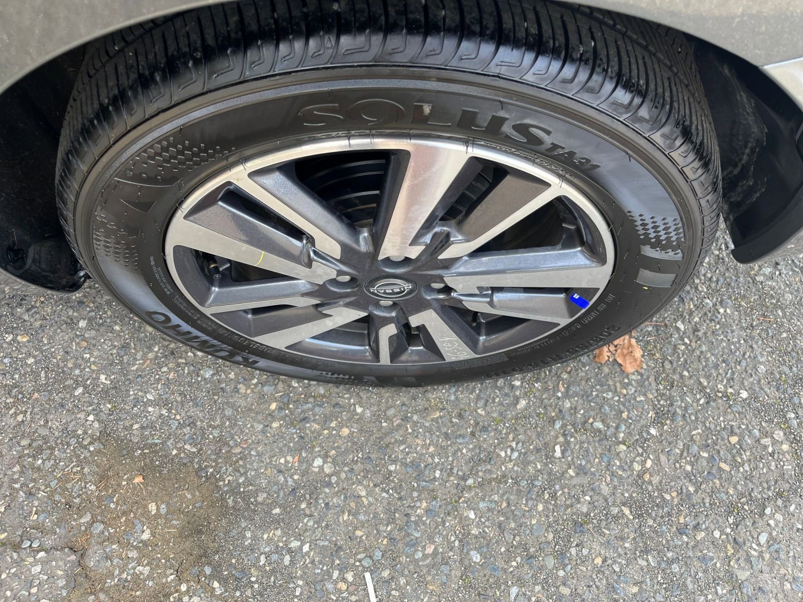 Used 2025 Nissan Versa SV image 30