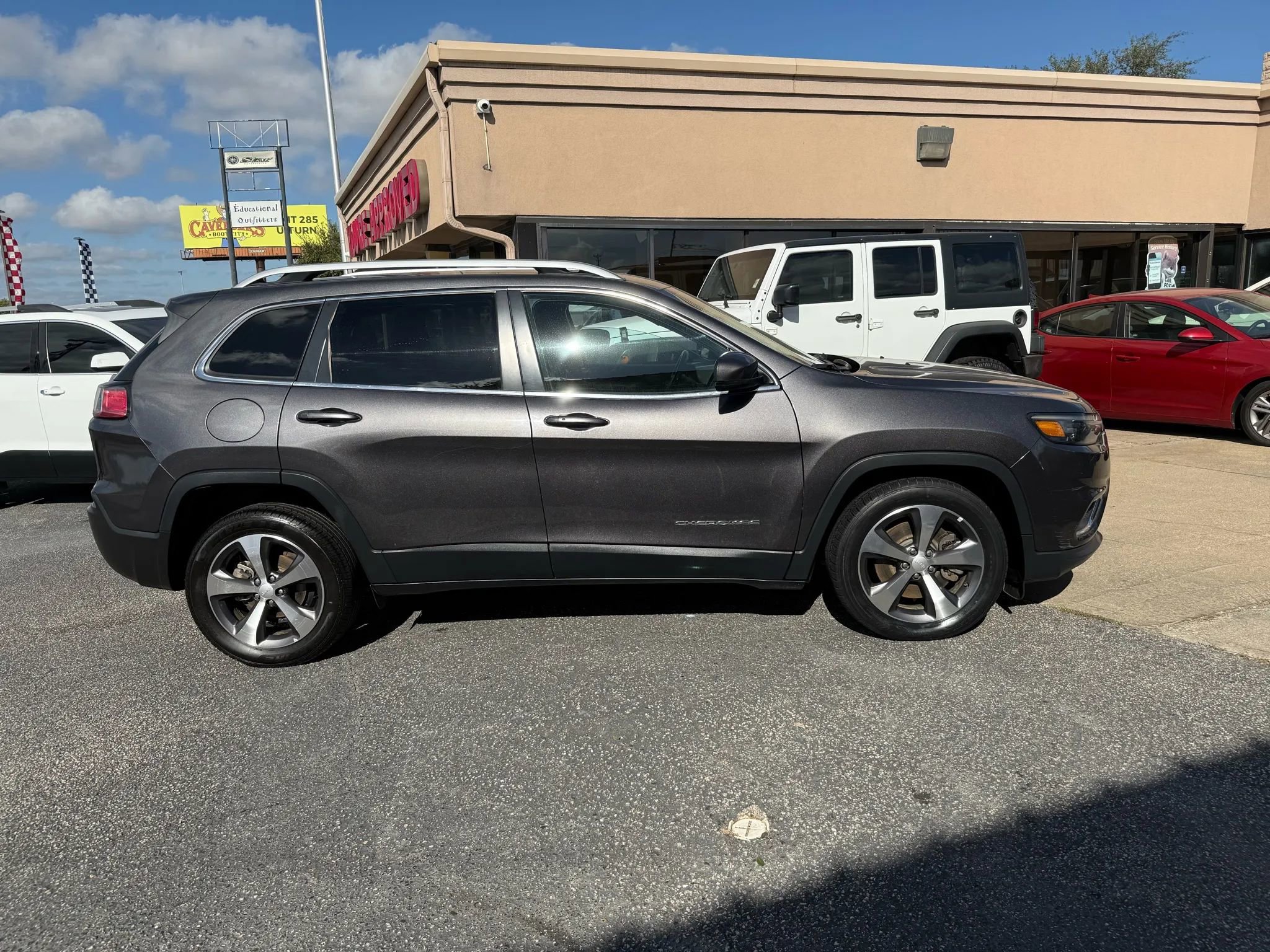 Used 2020 Jeep Cherokee Limited FWD image 4