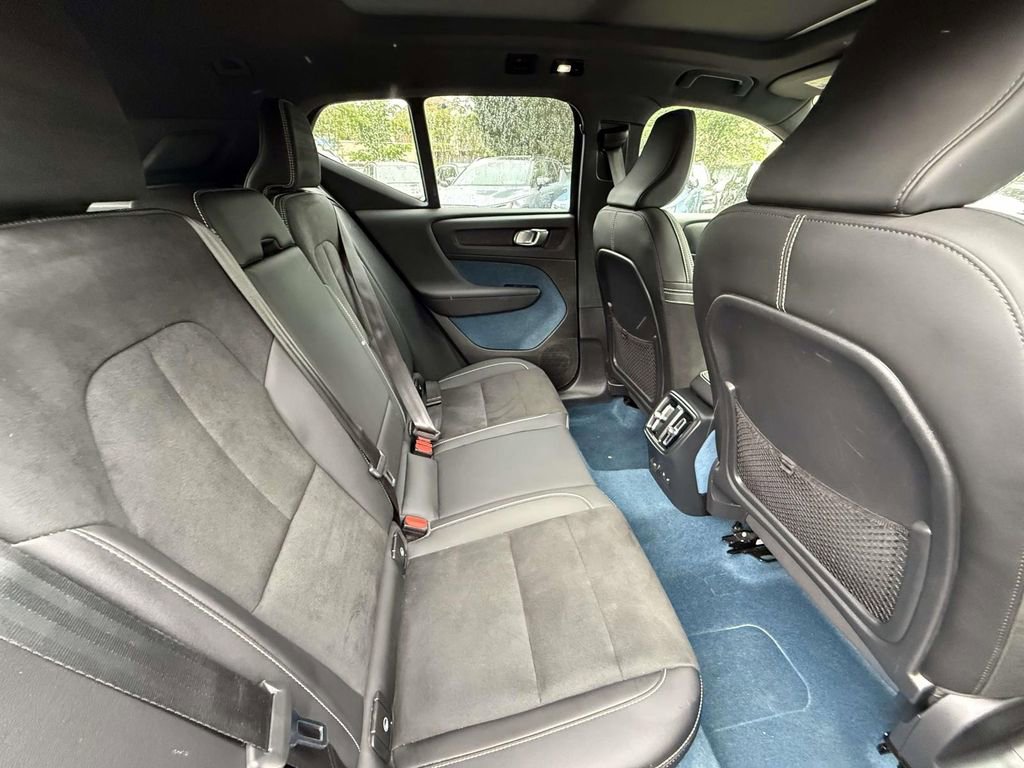 Used 2023 Volvo XC40 Recharge Plus image 16