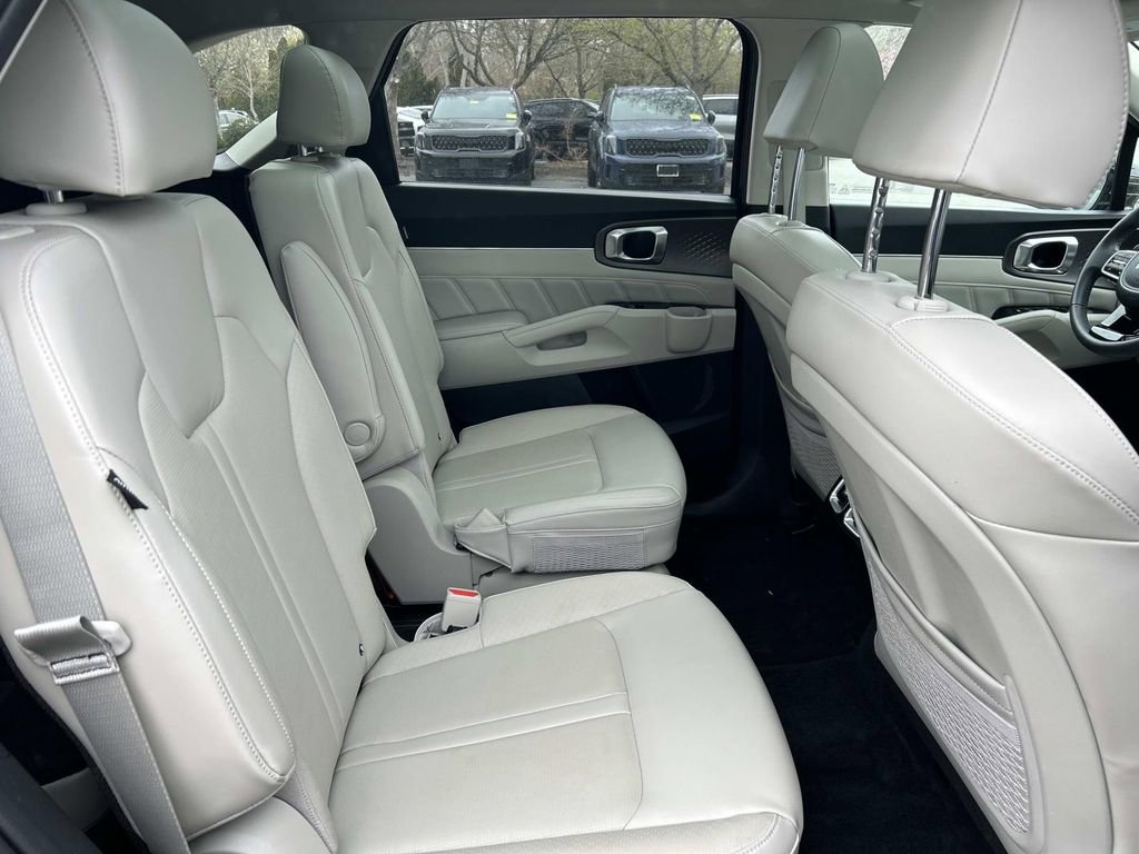 Certified 2025 Kia Sorento SX FWD image 20