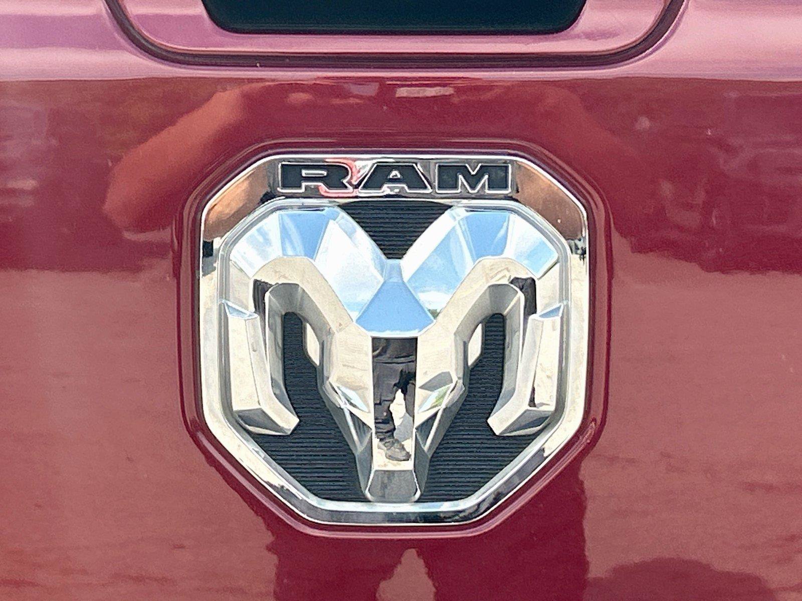 Used 2019 RAM 1500 Laramie w/ Sport Appearance Package AWD/4WD image 12