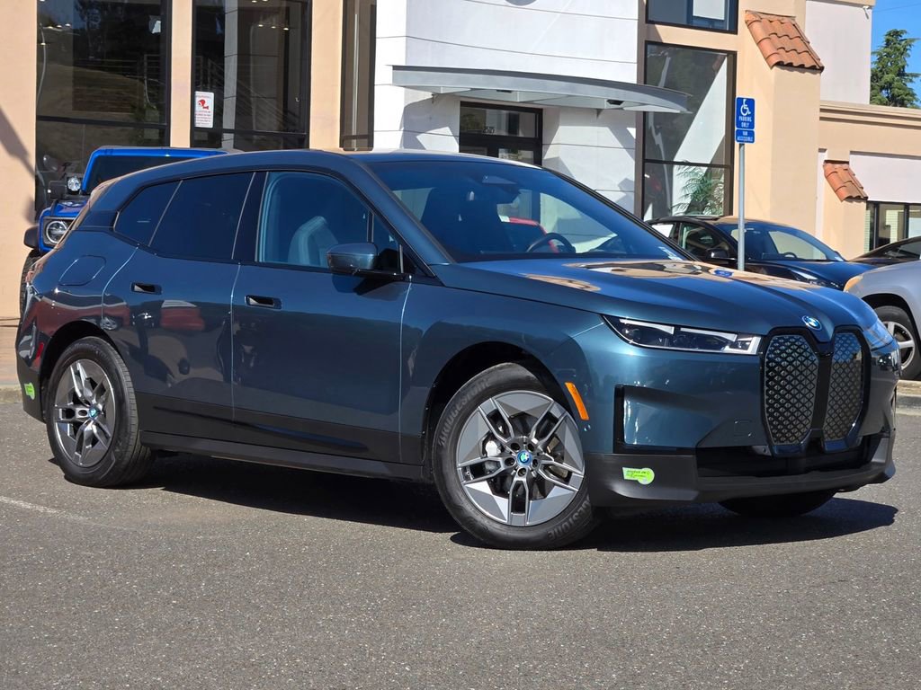 Used 2023 BMW iX xDrive50 image 2