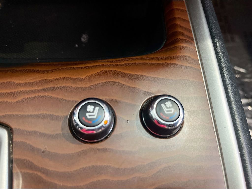 Used 2020 Nissan Pathfinder Platinum FWD image 20