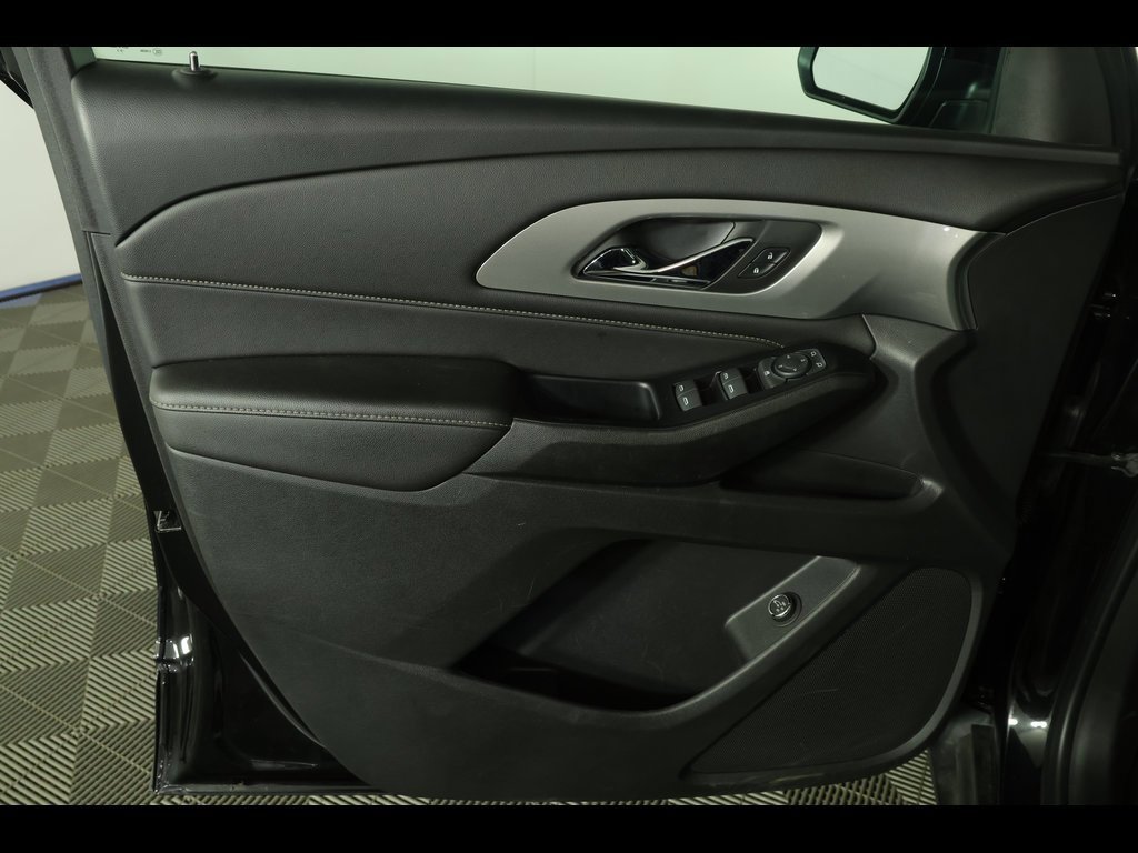 Used 2022 Chevrolet Traverse LT image 22
