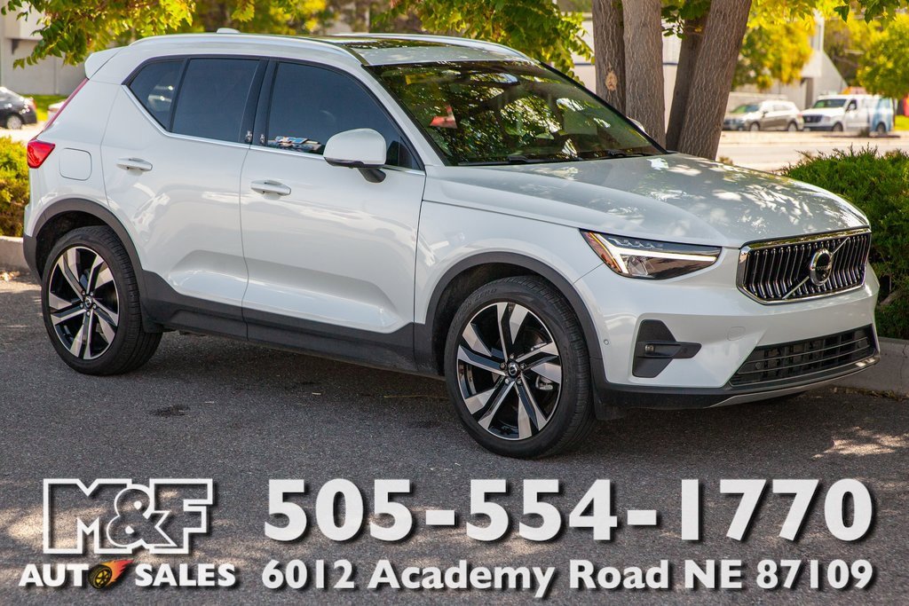 Used 2023 Volvo XC40 B4 Ultimate w/ Protection Package Premier image 1