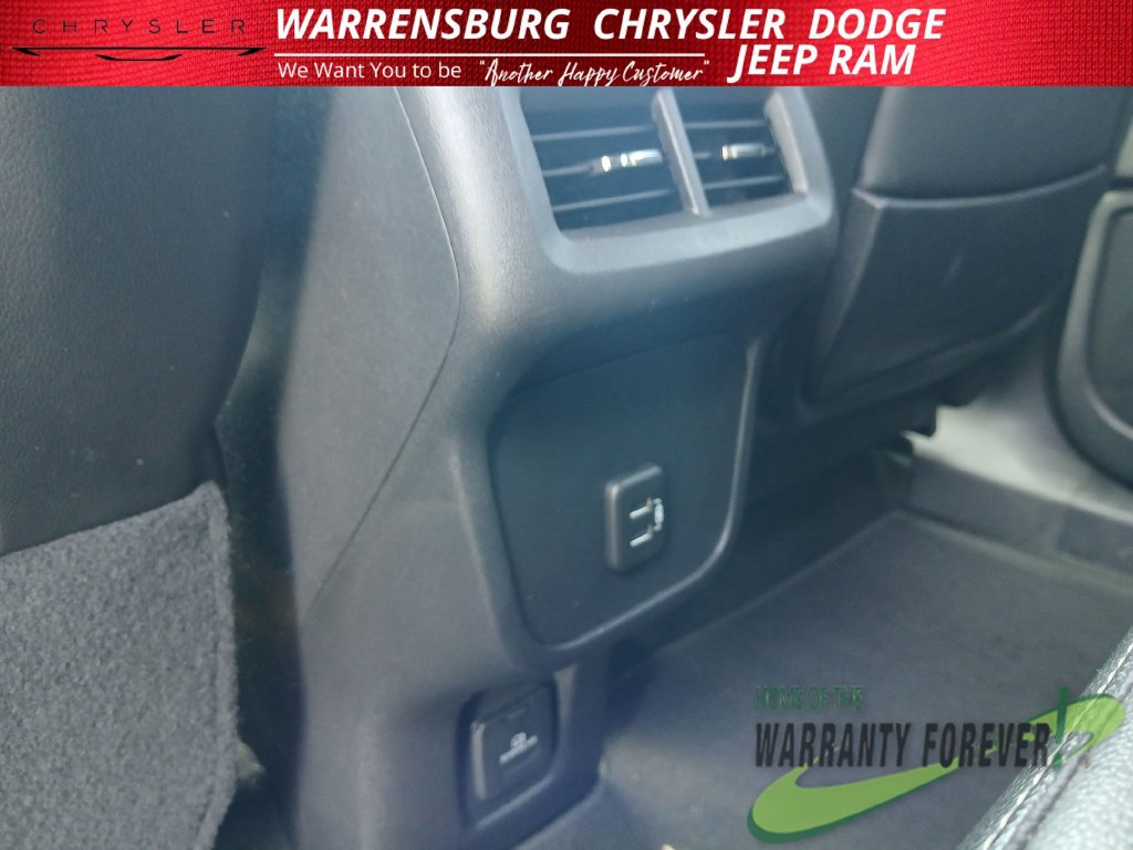 Used 2024 GMC Terrain SLT AWD/4WD image 16