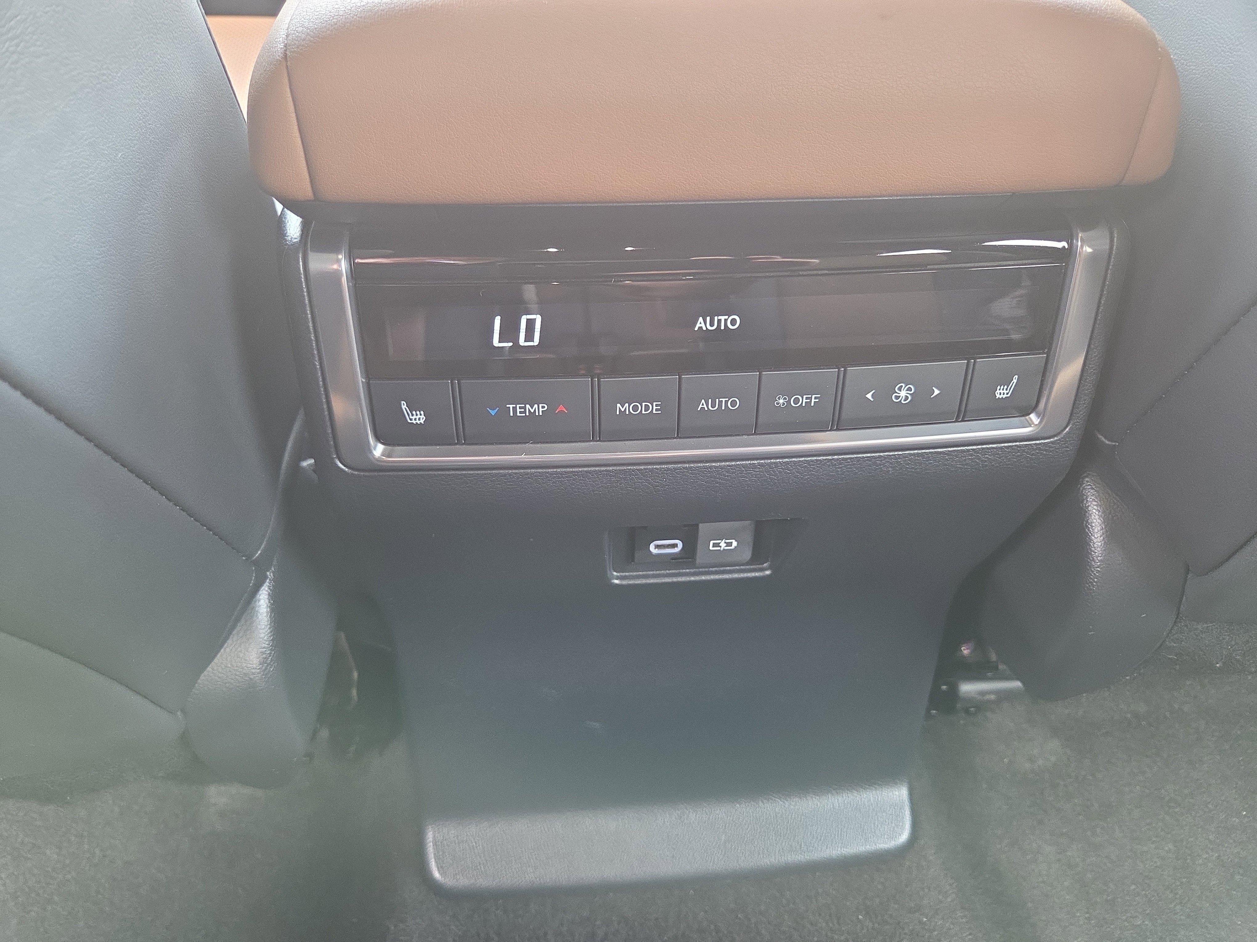 Used 2024 Lexus GX 550 w/ Accessory Package (2T) AWD/4WD image 25