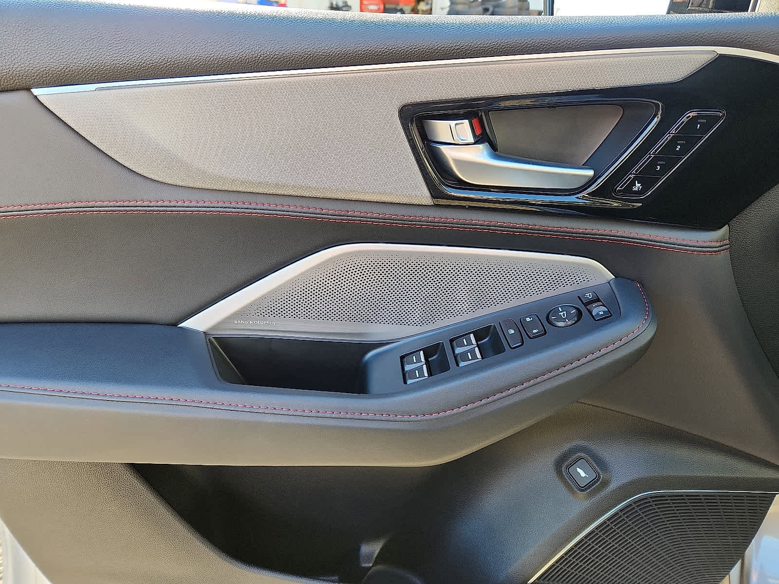 Used 2025 Acura MDX A-Spec image 14