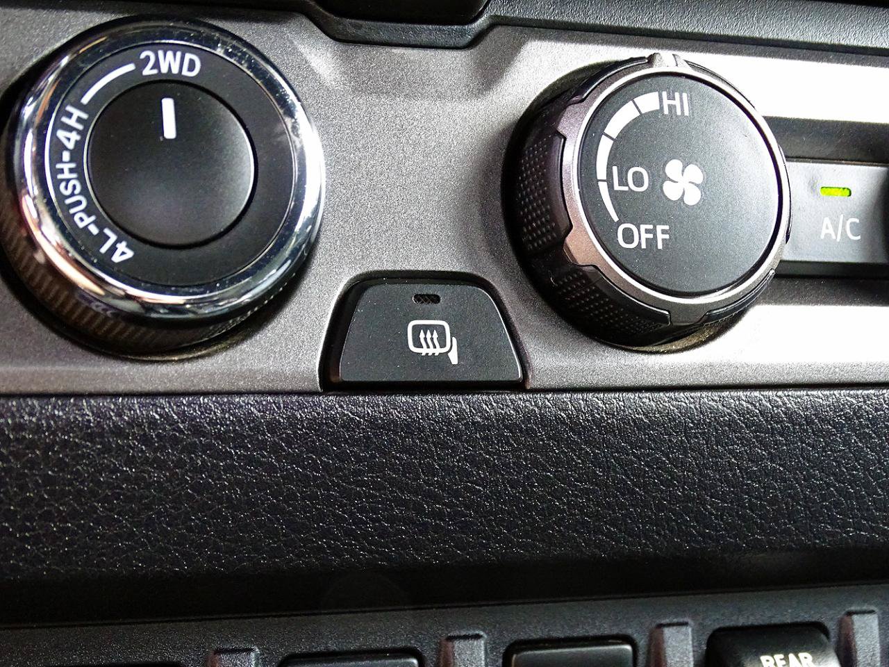 Used 2019 Toyota Tacoma TRD Sport w/ Technology Package AWD/4WD image 31