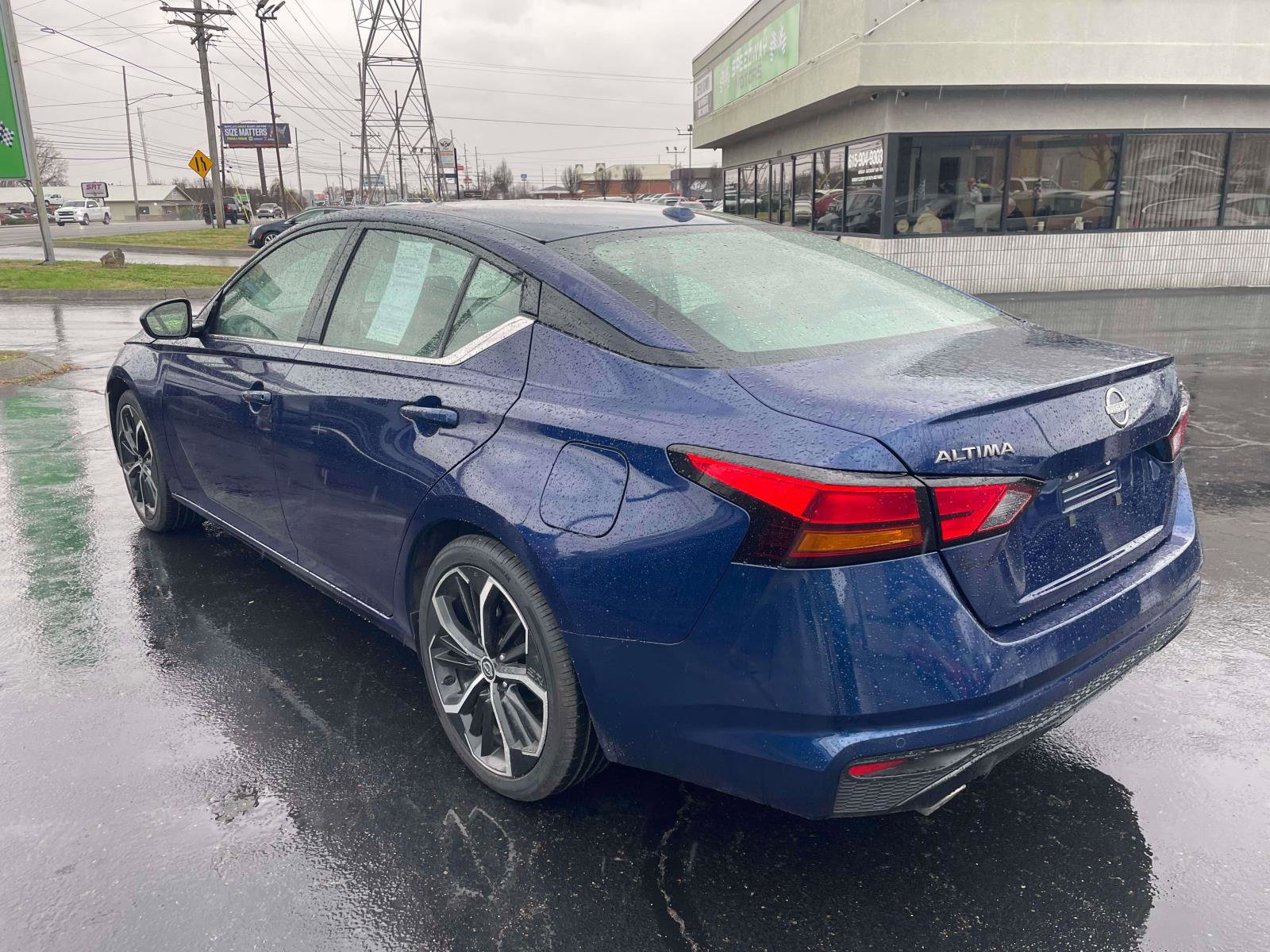 Used 2024 Nissan Altima 2.5 SR image 3