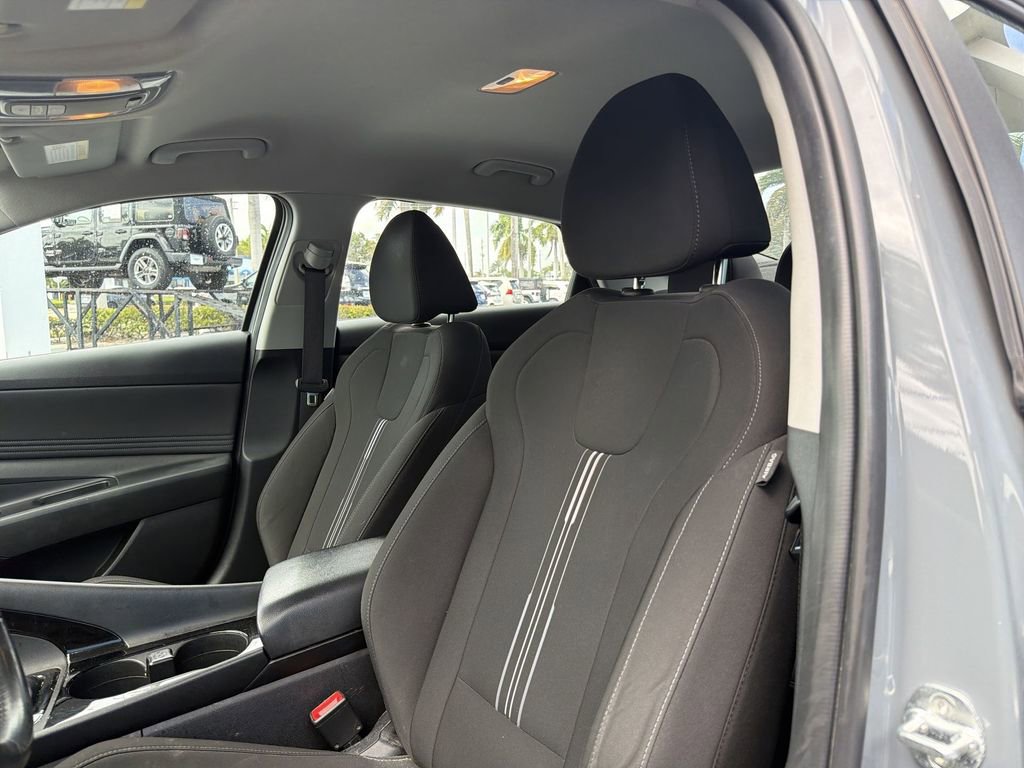 Used 2022 Hyundai Elantra SEL w/ Convenience Package FWD image 21