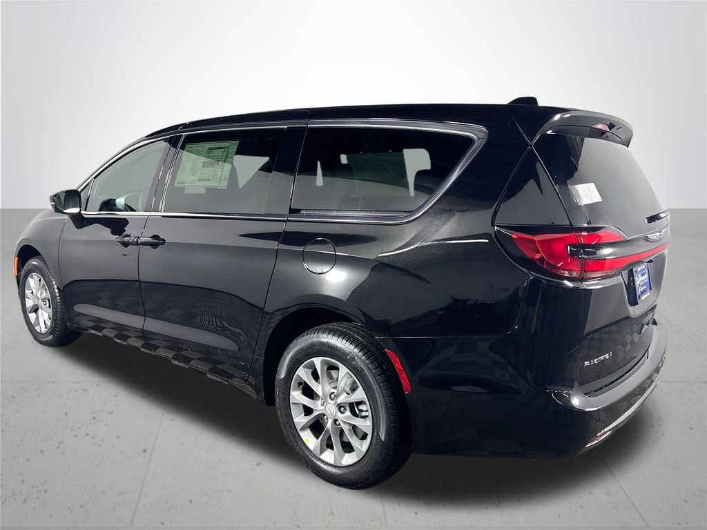 New 2026 Chrysler Pacifica Limited image 8