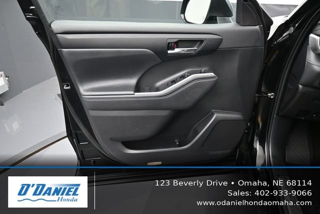 Used 2023 Toyota Highlander XLE AWD/4WD image 23