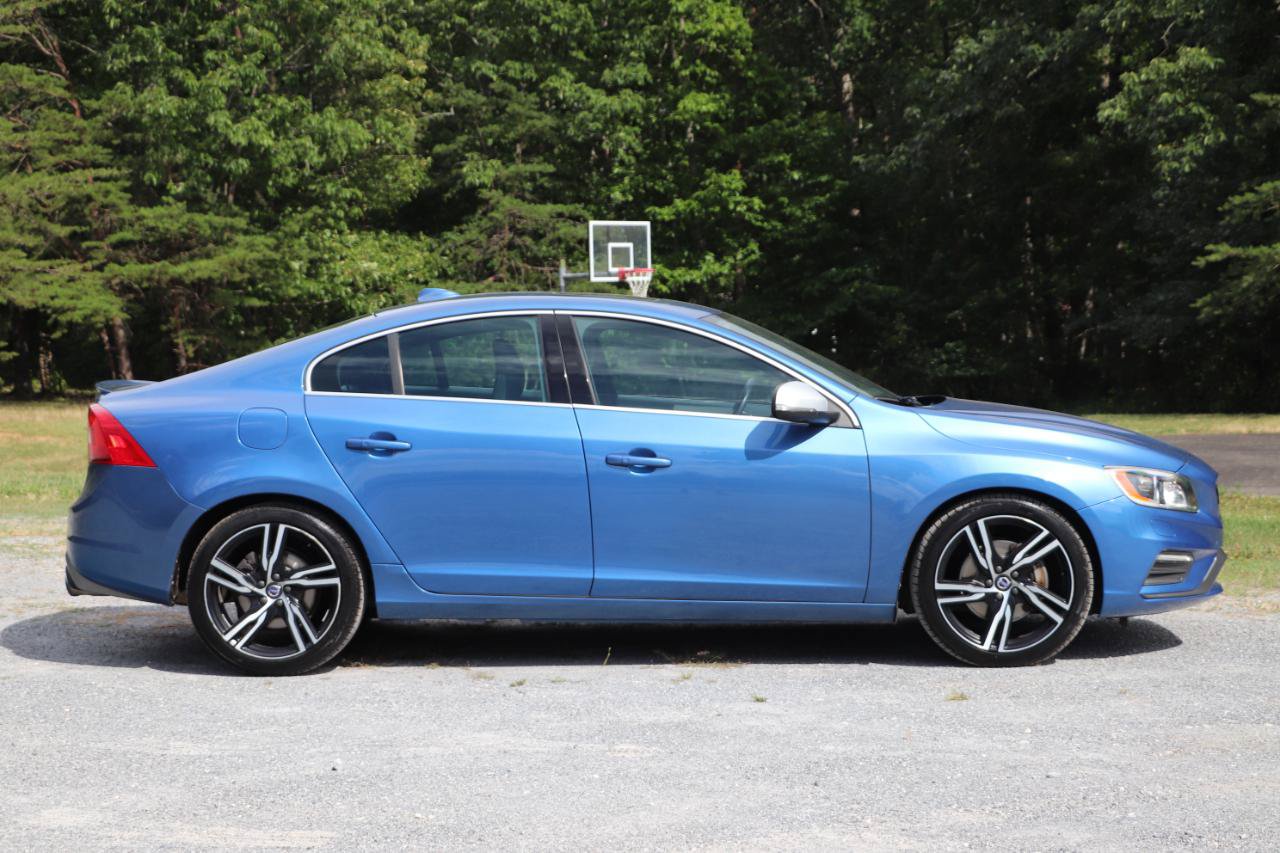 Used 2017 Volvo S60 T6 R-Design Platinum AWD/4WD image 2