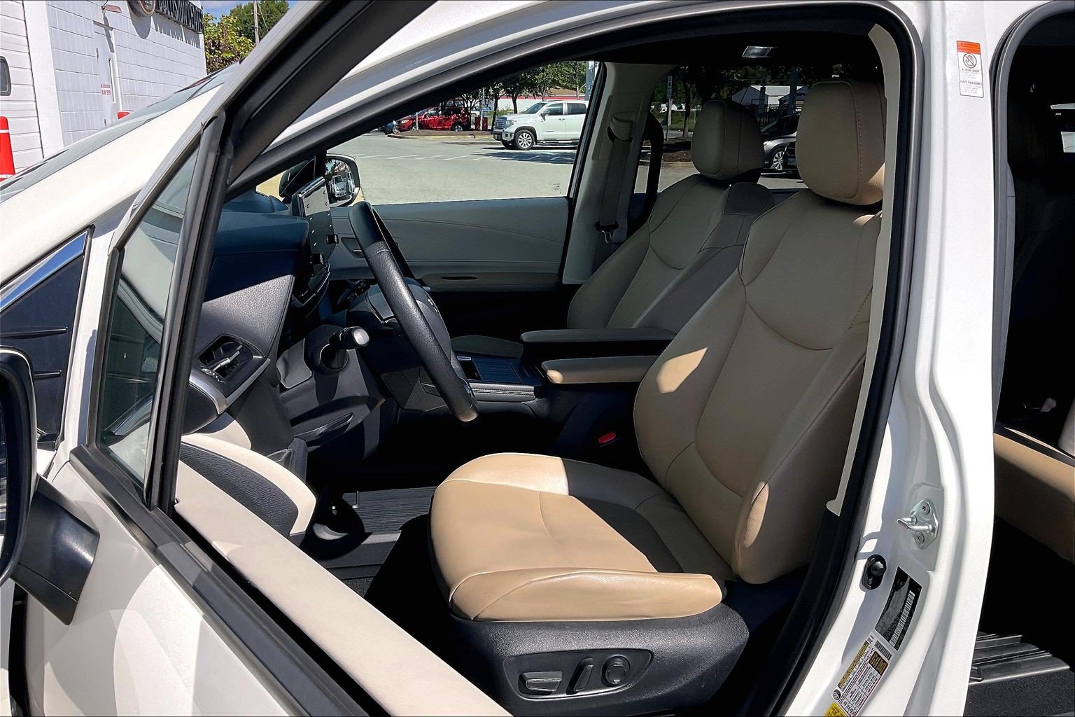 Used 2021 Toyota Sienna XLE w/ XLE Plus Package AWD/4WD image 30