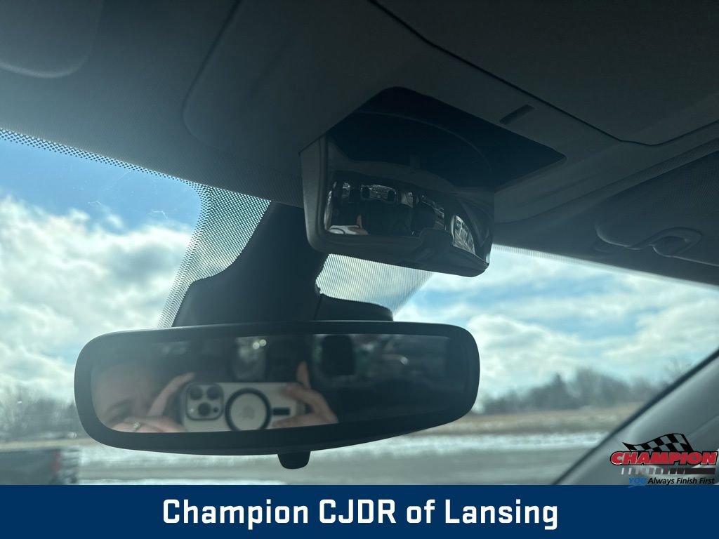 Used 2023 Chrysler Pacifica Touring-L image 34