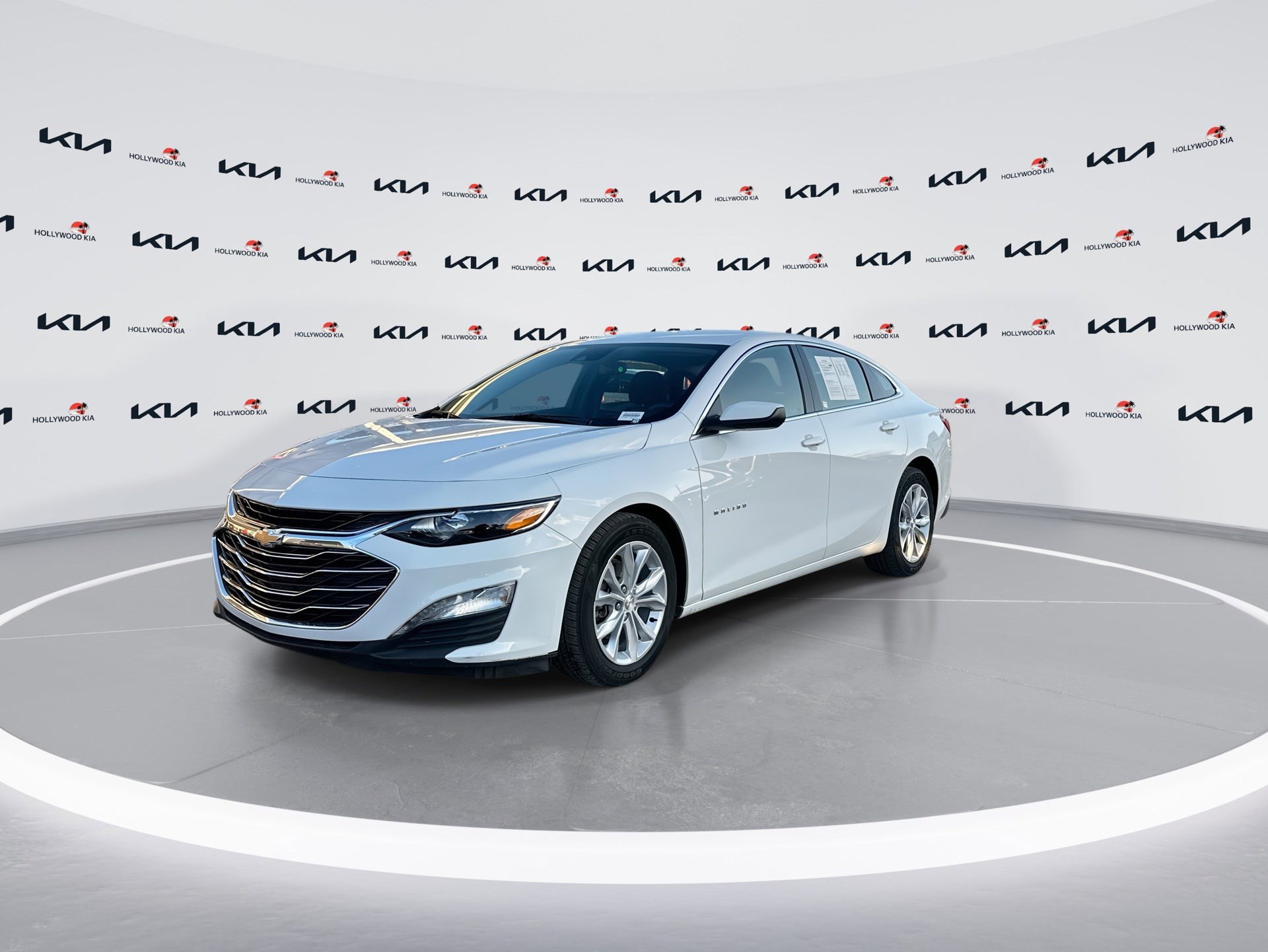 Used 2025 Chevrolet Malibu LT image 4