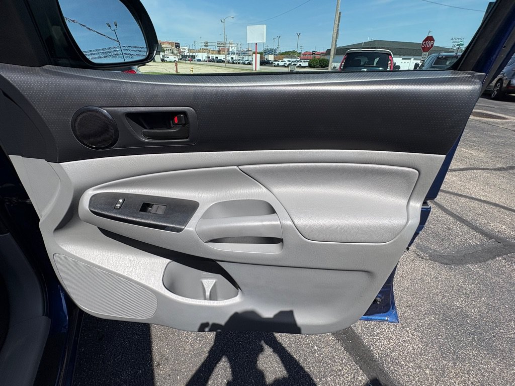 Used 2015 Toyota Tacoma 2WD Access Cab image 15